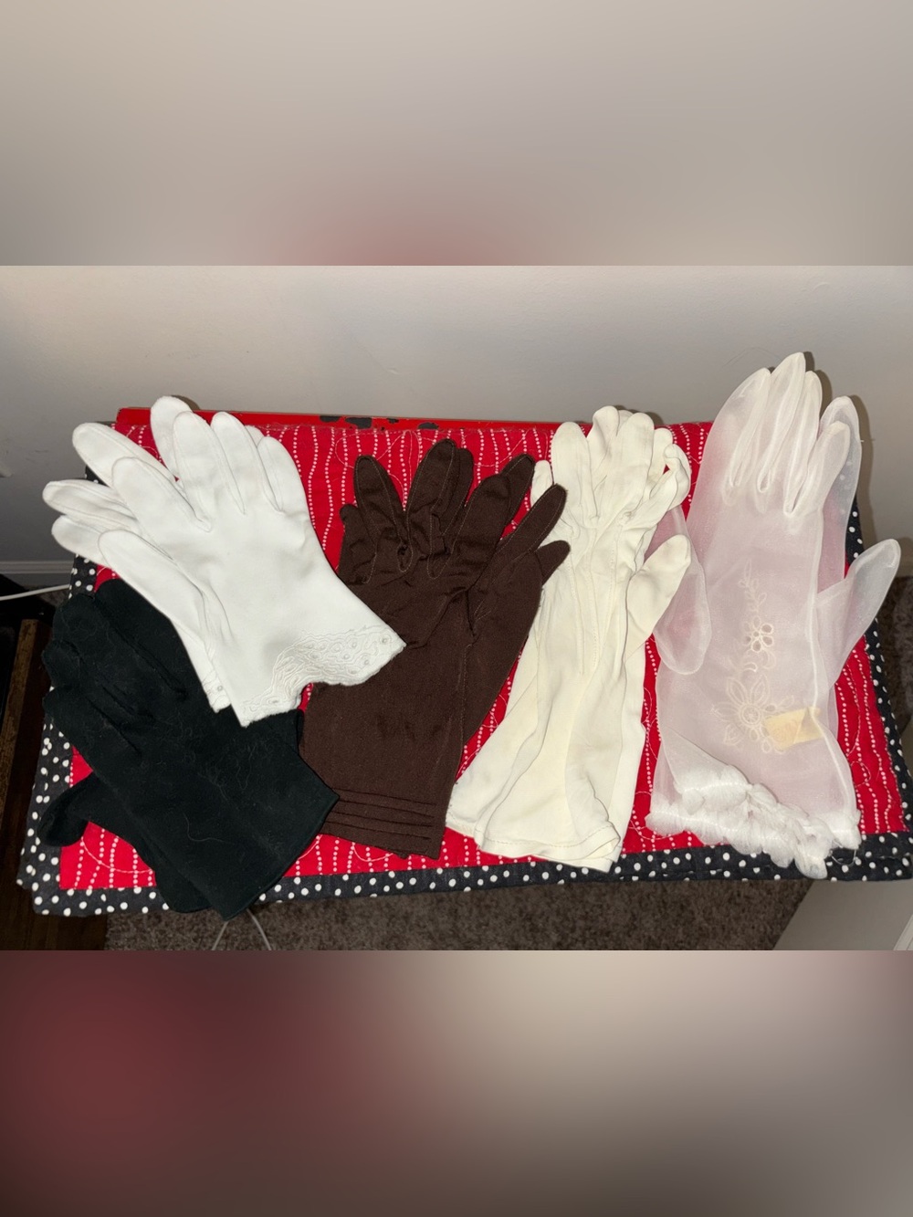 5 pairs of Vintage Women's Gloves! 5 Sets! White, Brown, Black, Cream